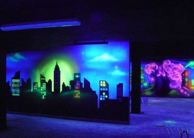 wykonane malowidło - budynki - farby fluorescencyjne UV
