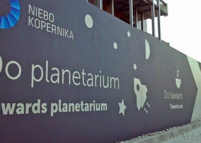 namalowane oznakowanie planetarium CNK