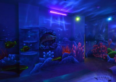 podwodny pokój urodzinowy - malowanie farbami UV
